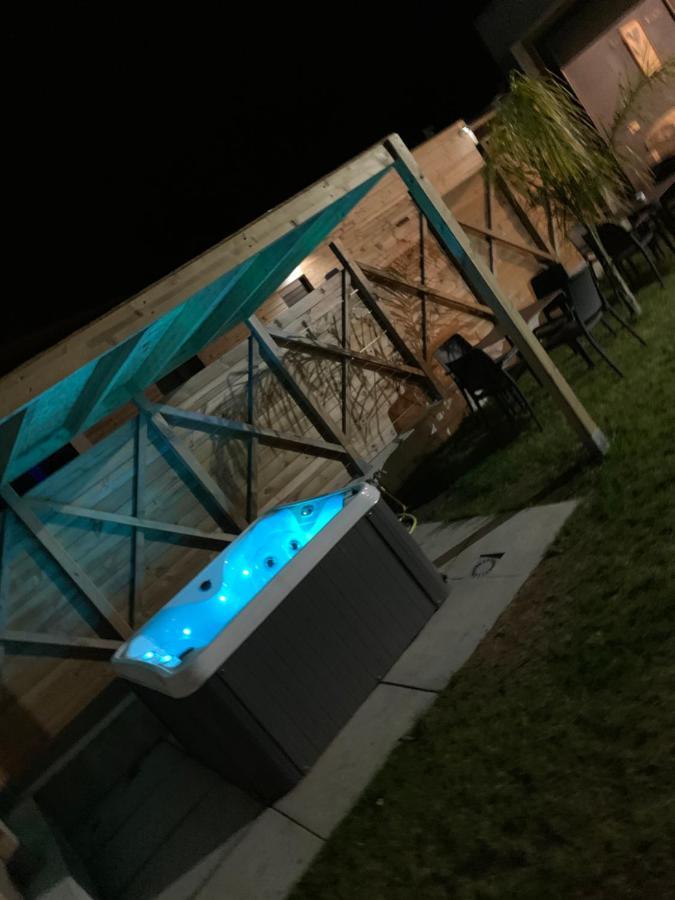 Glass Cube Outes Exterior foto